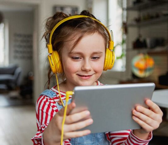 Uso de pantallas en la infancia podría afectar el cerebro adolescente