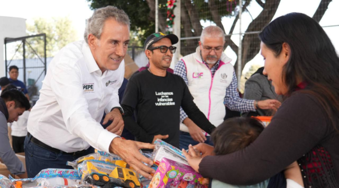 SMDIF Puebla entrega juguetes a niños y niñas por Día de Reyes