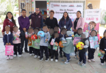 SMDIF Cuautlancingo entrega juguetes por Día de Reyes