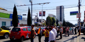 Vecinos y comerciantes se manifiestan contra ciclovía en Calzada Zavaleta