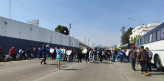 Comerciantes de la Acocota protestan y bloquean el Periférico Ecológico