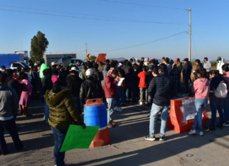 Bloquean autopista Siglo XXI por condiciones de escuelas en Morelos