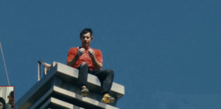 Escalan rascacielos de 500 metros en Taiwán sin arnés ni cuerdas