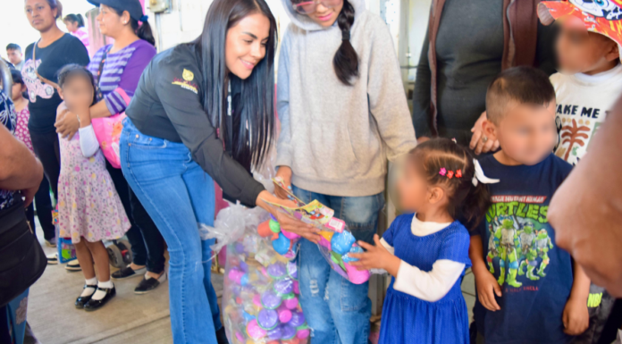 Reyes Magos llevan regalos a niñas y niños de Zacatlán