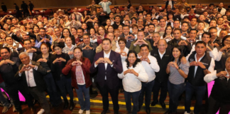 Alejandro Armenta evalúa avances con delegados de microrregiones