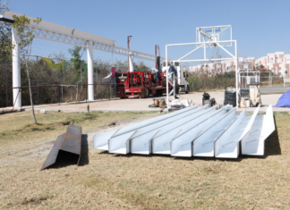 Omar Muñoz supervisa arco techo en Instituto de Ciencias y Humanidades