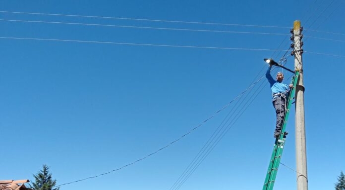 Zacatlán avanza en programa de alumbrado público en comunidades