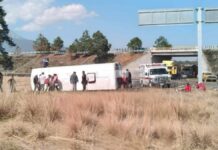 Volcadura de autobús en la Amozoc-Perote deja cuatro lesionados