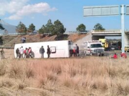Volcadura de autobús en la Amozoc-Perote deja cuatro lesionados