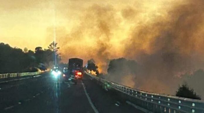 Incendio de maquinaria provoca cierre en la Amozoc–Teziutlán