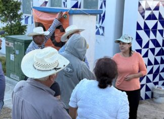 Ana Tepole entrega apoyo a personas afectadas por incendio en la Sierra Negra