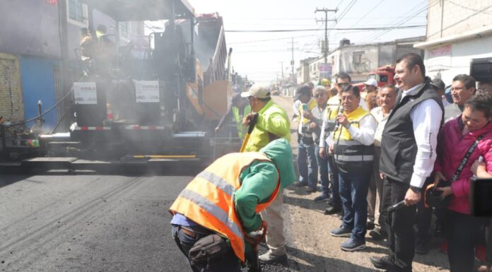 Armenta supervisa pavimentación de la 80 Poniente y 7 Norte tras 30 años de abandono