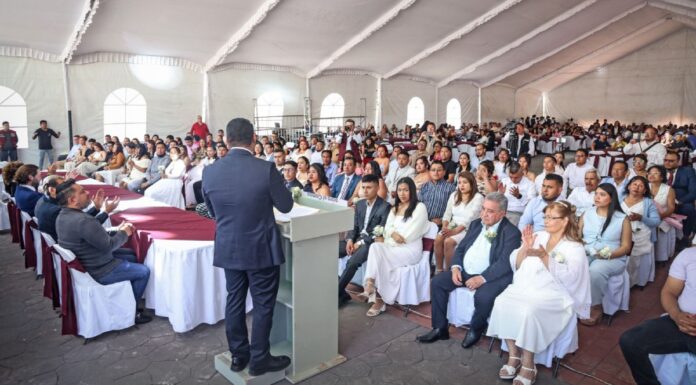 Omar Muñoz encabeza ceremonia de 50 matrimonios colectivos en Cuautlancingo