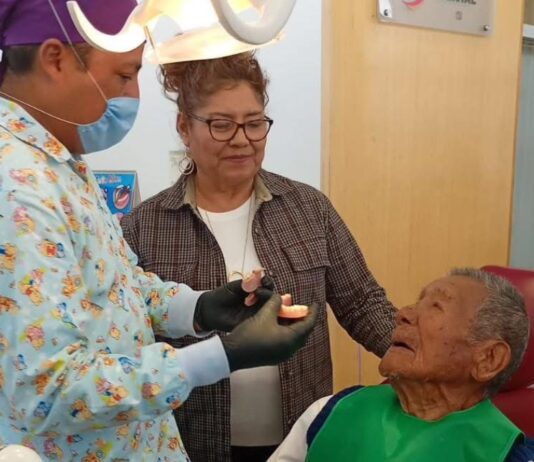 SMDIF de Cuautlancingo restaura salud bucal a adulto mayor