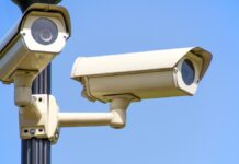 Residente y visitantes golpean a dos guardias en Lomas de Angelópolis