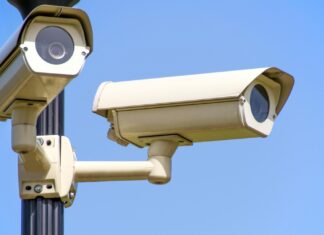 Residente y visitantes golpean a dos guardias en Lomas de Angelópolis