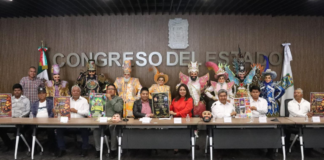 Presentan Carnaval de San Agustín Tlaxco en el Congreso de Puebla