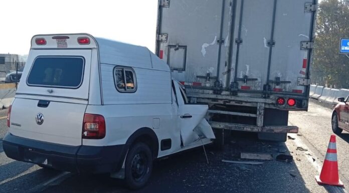 Muere hombre prensado tras choque en la Puebla–Orizaba