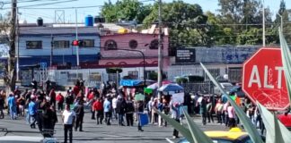 Transportistas se manifiestan en la SMT; 10 mil unidades no circulan en Puebla