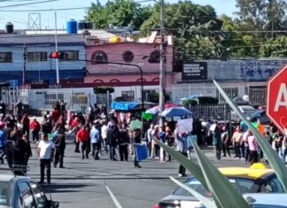 Transportistas se manifiestan en la SMT; 10 mil unidades no circulan en Puebla