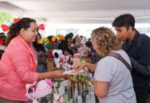 Realizan “Mercadito de las Juventudes” con más de 70 emprendedores