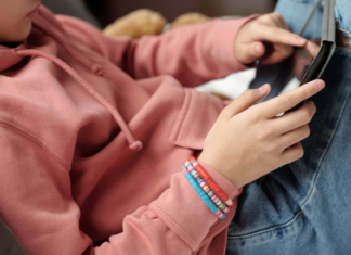 Eslovenia busca prohibir redes sociales a menores de 15 años