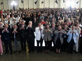 Salud reconoce a nuevos médicos especialistas en Puebla