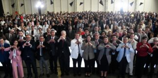 Salud reconoce a nuevos médicos especialistas en Puebla