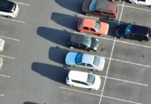 Se reduce a una hora propuesta de estacionamiento gratuito en plazas comerciales