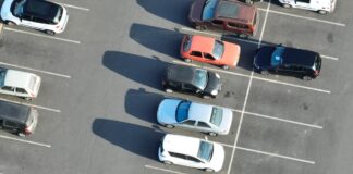 Se reduce a una hora propuesta de estacionamiento gratuito en plazas comerciales