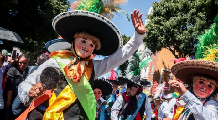 Cuadrillas de huehues acordaron no consumir alcohol en Puebla capital