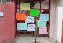 Padres de familia cierran primaria en Jopala por falta de docentes desde octubre