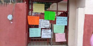 Padres de familia cierran primaria en Jopala por falta de docentes desde octubre