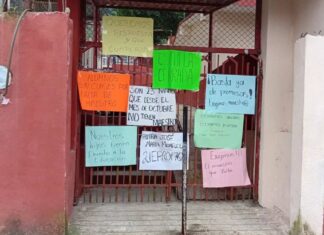 Padres de familia cierran primaria en Jopala por falta de docentes desde octubre