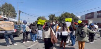 Docentes se manifiestan frente a la SEP en Puebla por asignación de plazas