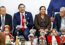 Armenta entrega cheques del Programa Migrante Emprende por 3 mdp