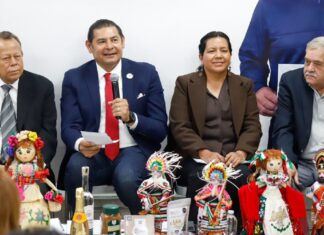 Armenta entrega cheques del Programa Migrante Emprende por 3 mdp
