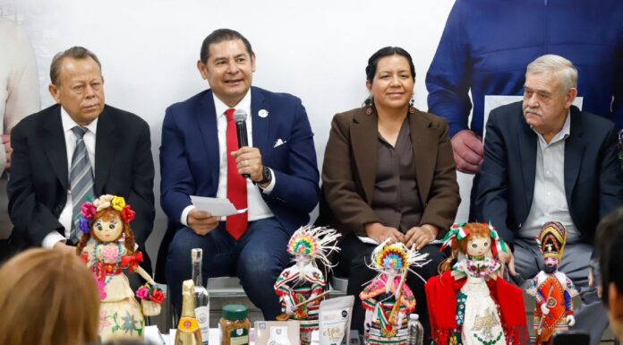 Armenta entrega cheques del Programa Migrante Emprende por 3 mdp