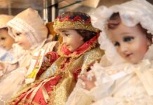 Católicos poblanos acuden a bendecir al Niño Jesús por el Día de la Candelaria