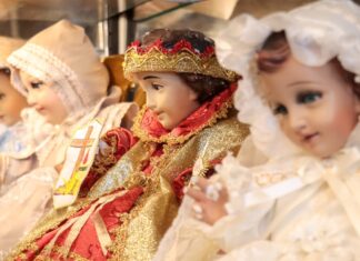 Católicos poblanos acuden a bendecir al Niño Jesús por el Día de la Candelaria