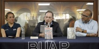 “Leer y escribir es el territorio de la libertad”: Pedro Ángel Palou en BUAP