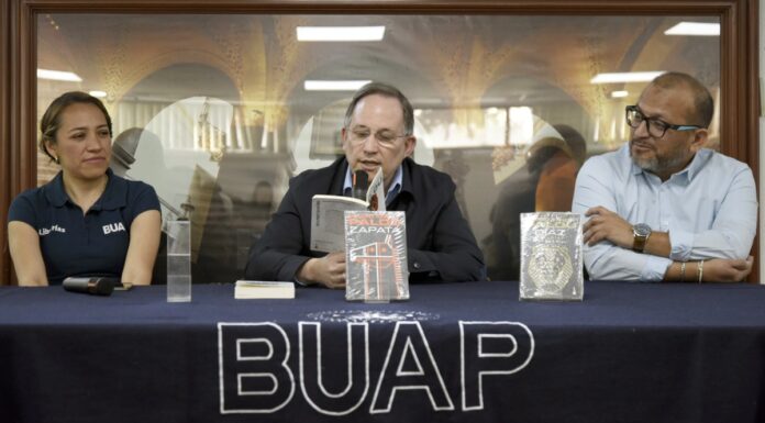 “Leer y escribir es el territorio de la libertad”: Pedro Ángel Palou en BUAP