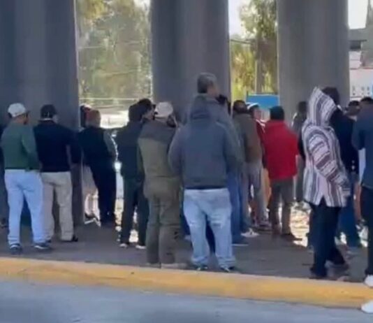 Taxistas “piratas” disuelven su intento de bloqueo en Periférico Ecológico