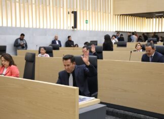 Reforman ley para garantizar intérpretes a personas con discapacidad auditiva en FGE