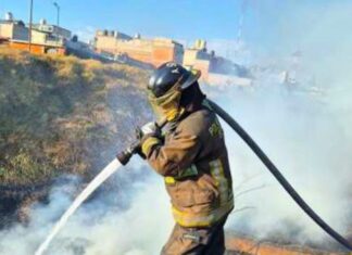 Policía Estatal rescata a familia de incendio en colonia Roma