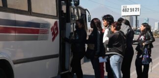Poblanos son afectados por baja afluencia del transporte público