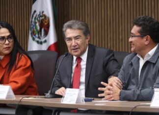 Diputados de Puebla se reúnen con el secretario de Salud