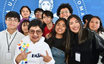 BUAP premia la mirada estudiantil tras concurso de autorretratos