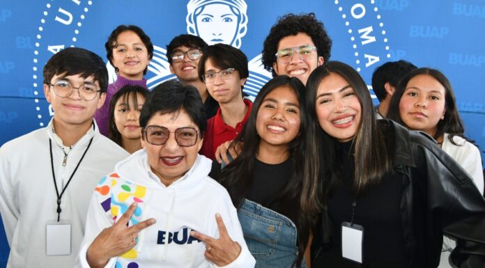 BUAP premia la mirada estudiantil tras concurso de autorretratos