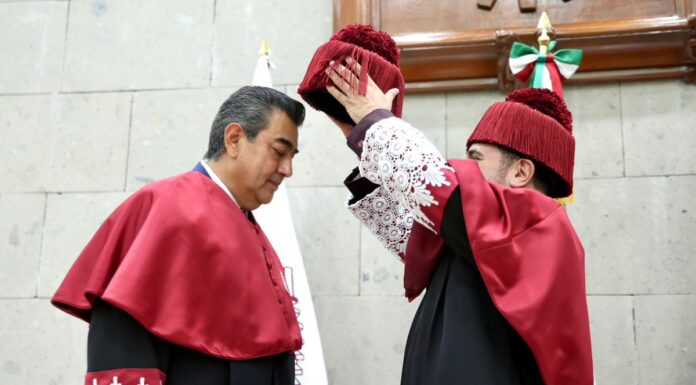 Exgobernador Sergio Salomón recibe doctorado honoris causa del IPN